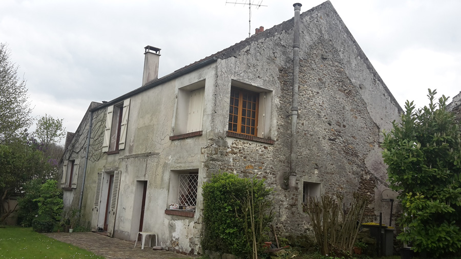 Rénovation de la façade d'une maison à Argentières - avant